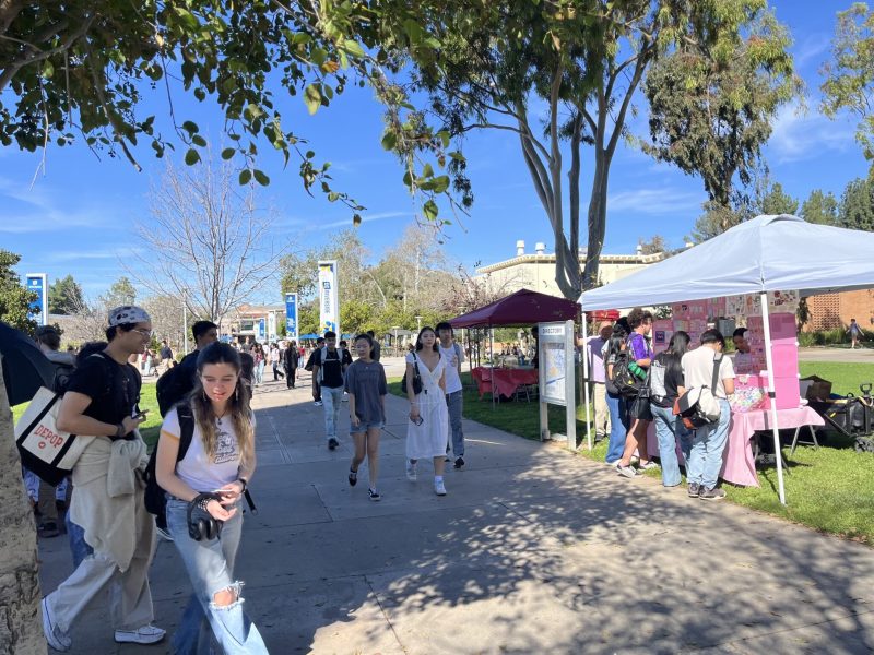 Students walking at the UCR campus